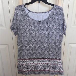 Kim Rogers Black and White Short-Sleeve Printed Tee with Red Accent